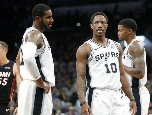 德瑞克·基特在季后赛对阵运动家时完成神级“翻转接传（The Flip）”，拯救洋基